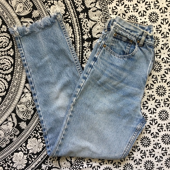 Vintage Frayed Mom Jeans - Picture 2 of 7